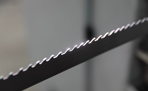 临沧双金属带锯条产生切削噪音的原因具体有哪些？